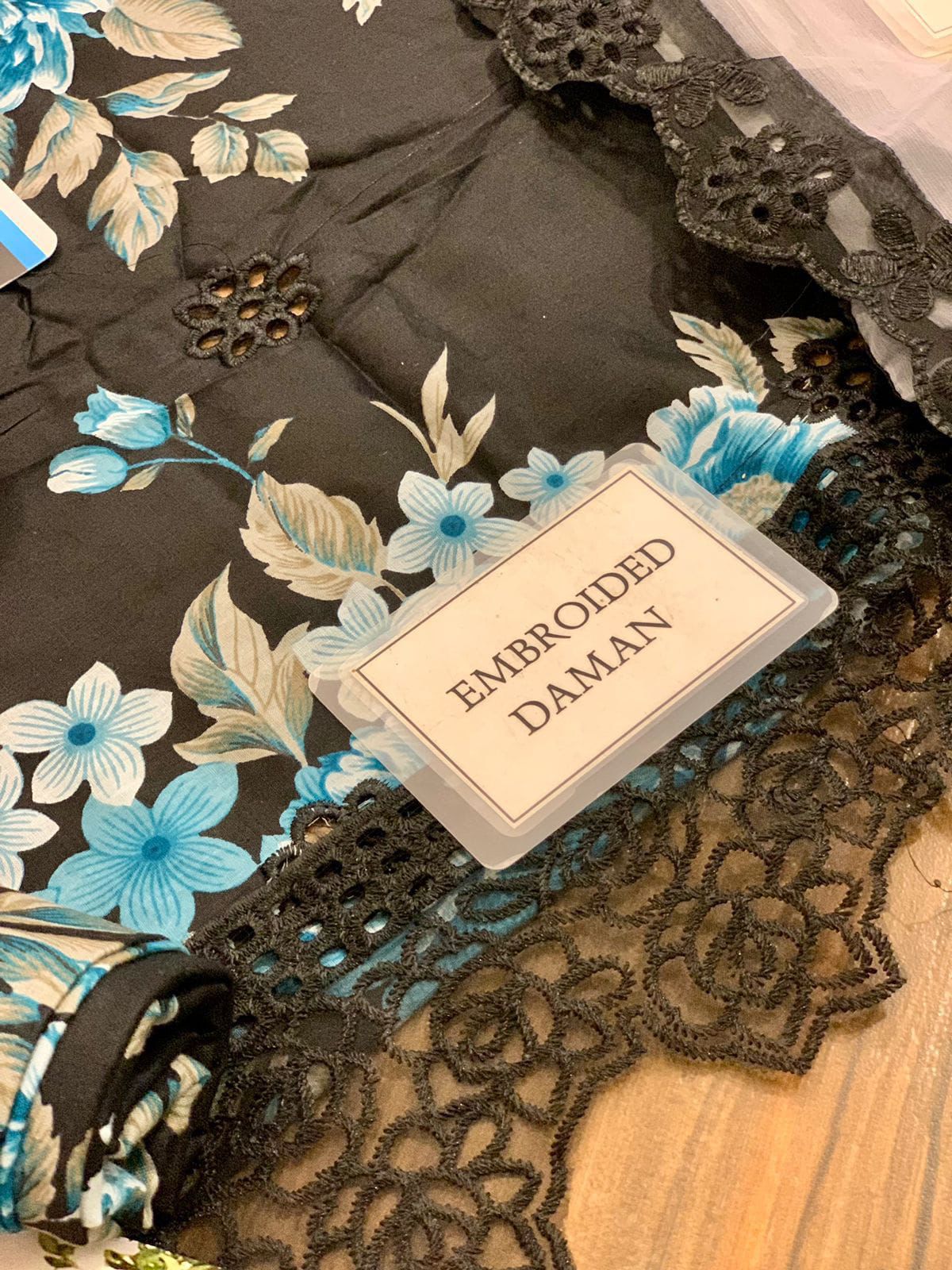 IZNIK _DAHLYA D9 UNSTITCHED LAWN 3PCS PATCHES